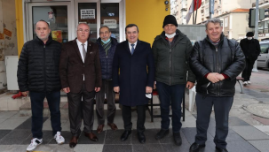 Başkan Batur sahada, esnafın yanında