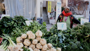 Kuşadası yerel üretici pazarına yoğun ilgi
