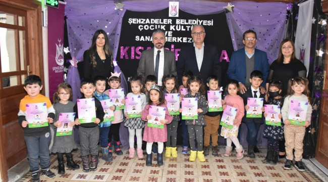 Şehzadeler Belediyesi'nden miniklere karne hediyesi