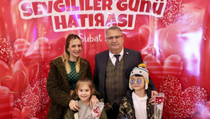 Başkan Çerçi çiçek dağıttı!