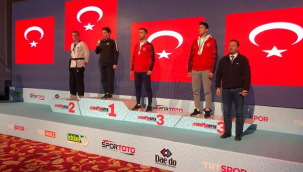 Bayraklı tekvandoda başarıya doymuyor