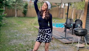 Selin Genç havuz başında şov yaptı