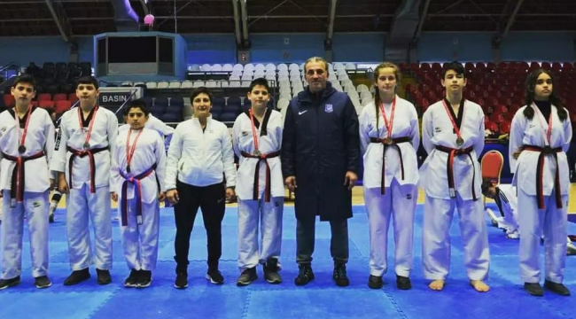 Yunusemre Belediyespor'un taekwondocular madalyalara ambargo koydu