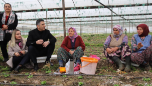 Başkan Kayalar'dan ekmeğini topraktan çıkartan kadınlara ziyaret