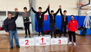 Bayraklılı güreşçiler turnuvaya damga vurdu