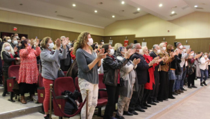 "Etekler ve Pantolonlar" oyunu Didim'de sahnelendi