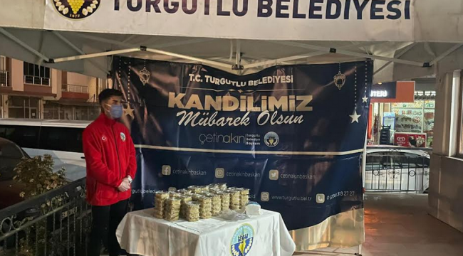 Turgutlu Belediyesinden Berat Kandili'nde helva ikramı 