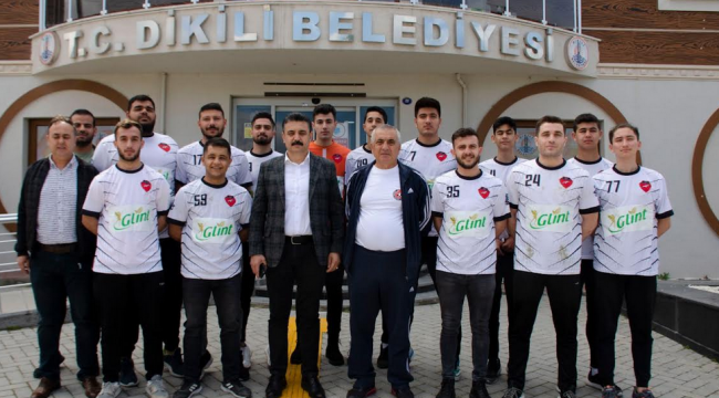 Alkışlar Dikili Hentbol Takımı'na!