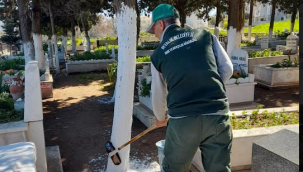 Ayvalık'taki tüm mezarlıkların bakım ve temizliği yapıldı