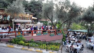 Başkan Çalkaya, üniversiteli gençlerle iftarda buluştu