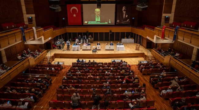 İzmir Büyükşehir Belediyesi Meclisi'nde bayrak değişimi