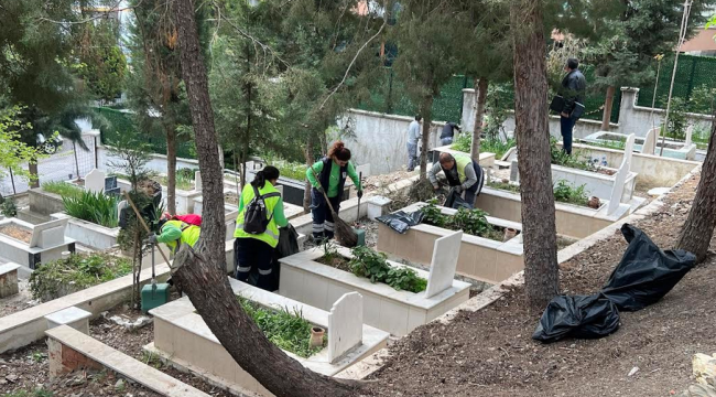 Narlıdere'de mezarlıklar bayrama hazır