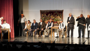 Başkan Arda tiyatro sahnesinde