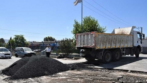Bornova'da asfaltlama çalışmaları hafta sonu da durmuyor 