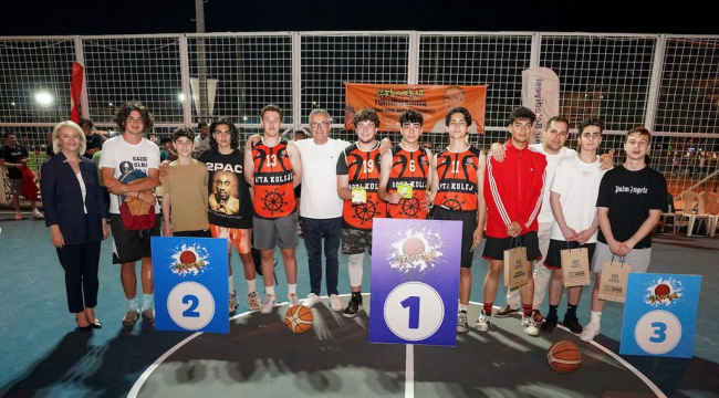  Gaziemir'de nefes kesen Streetball Turnuvası