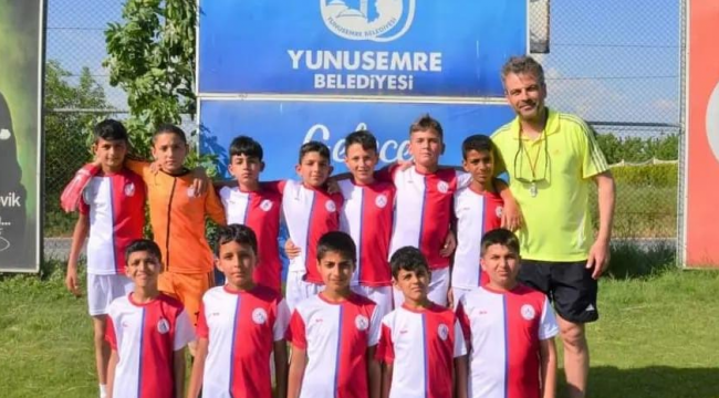 Yunusemre'de geleceğin futbolcuları hazırlanıyor!