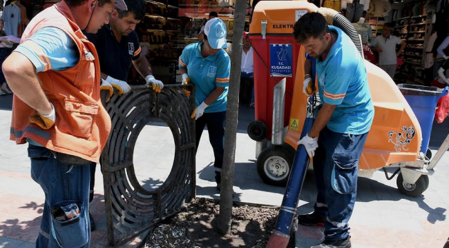 Ada'da cadde ve sokaklar tertemiz