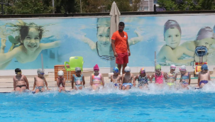 Bayraklı'da yüzme kursu başladı