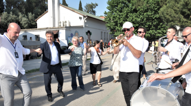 Bornova'nın tarihi lisesinin mezunları buluştu 