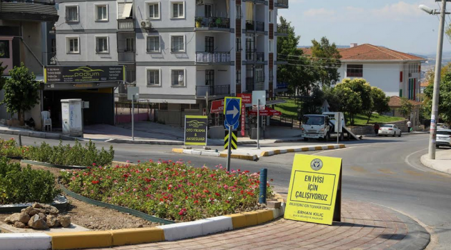 Buca sokaklarında yaz çiçekleri zamanı