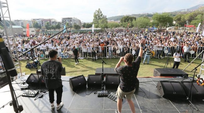 Gençler festivalde gönüllerince eğlendi!