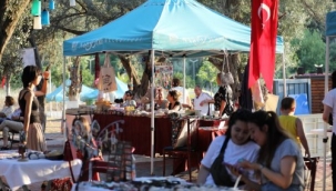 Narlıdere'de gece pazarı açıldı