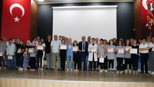 Remzi Molvalıoğlu Ortaokulu tiyatro ekibi sahne aldı