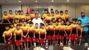 Mardinli çocuklar Başkan Tugay'ı ziyaret etti