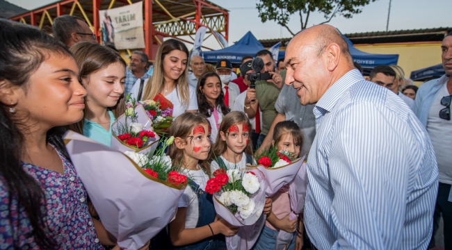 Başkan Soyer Bayındır'daki çiftçi şenliğinde konuştu 