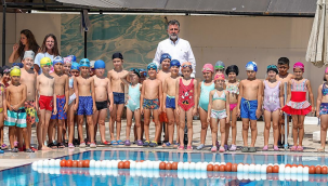 Bayraklı'nın yüzme havuzuna yoğun ilgi