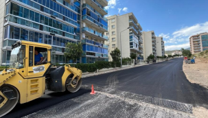 Bayraklı sokaklarına 62 bin metrekare asfalt serimi