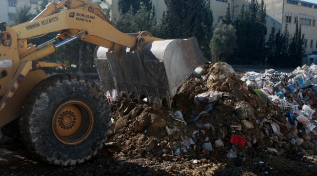 Bornova'da çevreyi kirletenlere suçüstü