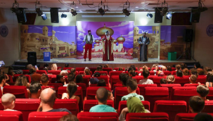 Bucalı çocuklar yaz tiyatrosunu sevdi
