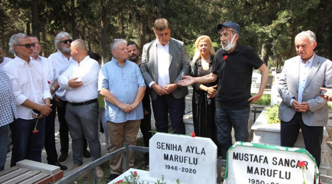 İzmir Baba'ya mezarı başında anma