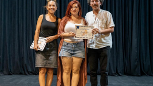 Kuşadası Belediye Tiyatrosu kursiyerleri katılım belgelerine kavuştu