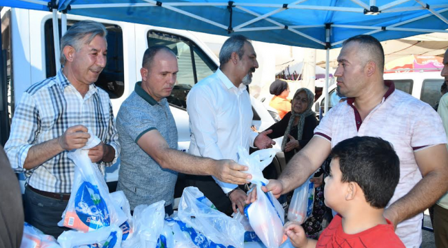  Söke Belediyesi ürettiği unu vatandaşlara dağıttı