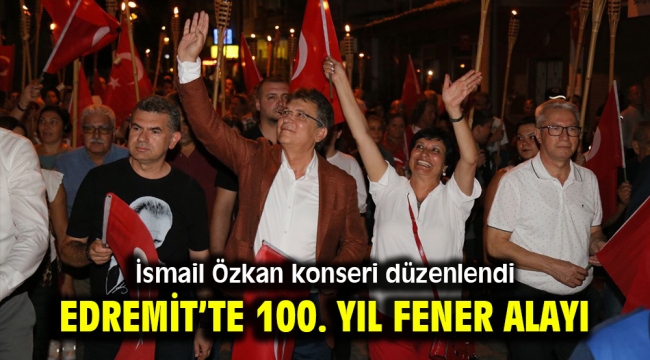 Edremit'te 100. Yıl fener alayı