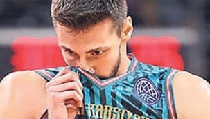 Pınar KSK ilki yaşadı