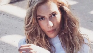 2 çocuk annesi Sinem Kobal ortaya çıktı!