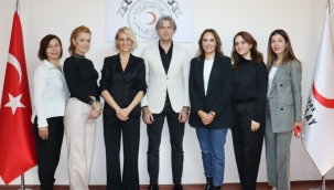 Kızılay Kadın İzmir'de bayrak değişimi