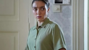 Yılın kadını olan Merve Dizdar'dan cesur seçim! Gömleğinin düğmelerini açtı