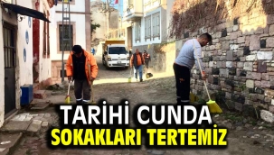 Tarihi Cunda sokakları tertemiz