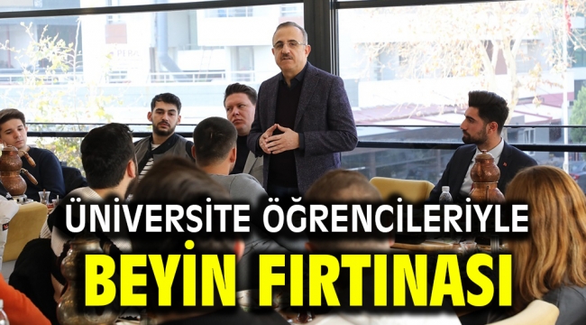 Üniversite öğrencileriyle beyin fırtınası