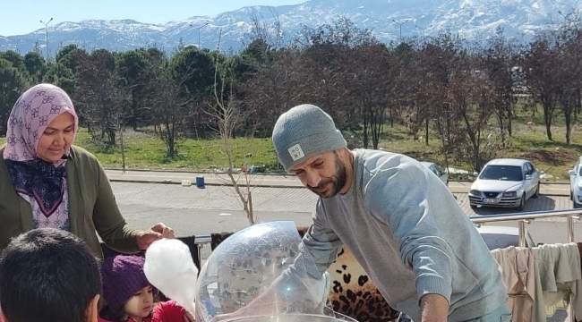 İzmir'den Kahramanmaraş'a pamuk şeker yapımı için gittiler