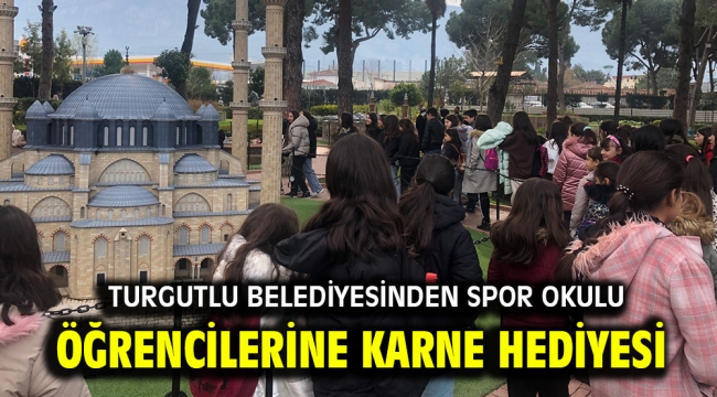 Turgutlu Belediyesinden Spor Okulu Öğrencilerine Karne Hediyesi