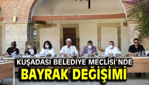 KUŞADASI BELEDİYE MECLİSİ'NDE BAYRAK DEĞİŞİMİ