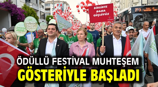 Ödüllü festival muhteşem gösteriyle başladı