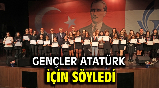 Gençler Atatürk için söyledi