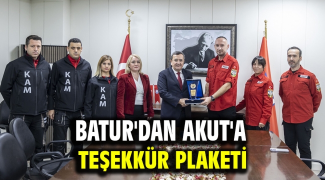 Batur'dan AKUT'a teşekkür plaketi