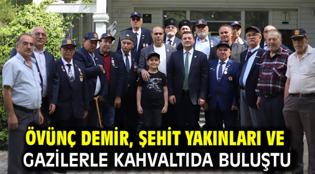 Övünç Demir, şehit yakınları ve gazilerle kahvaltıda buluştu